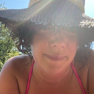 Meet your Posher, Monica